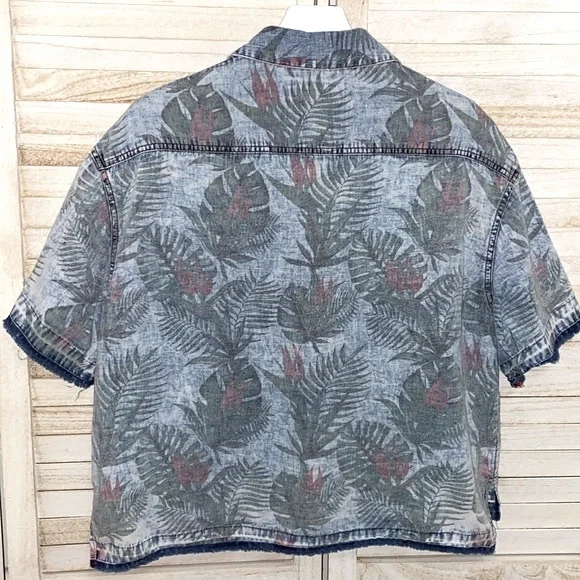 True Religion Women’s Boxy Step Hem Top Muted Floral. Size Small - Picture 7 of 10